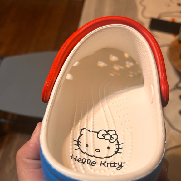 Hello Kitty Crocs - Picture 7 of 10